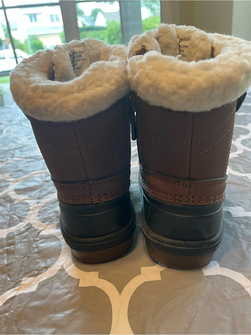 Cat and jack toddler size 6 Kids Brown and Black Winter Boots Faux Lining